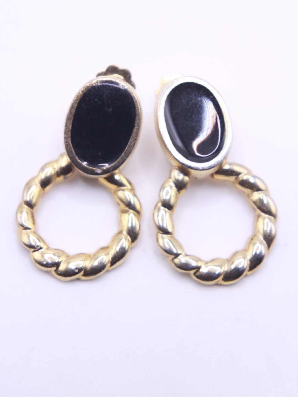 Gold-Tone Black Oval Stone Rope door knocker clip on Earrings unsigned